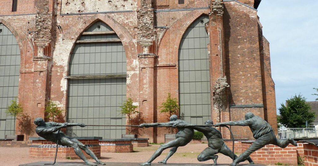 Bitcoin's Inverse Correlation With Inflation-Adjusted Bond Yield Hits Record High